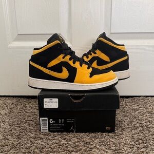 Jordan 1 MID (GS)